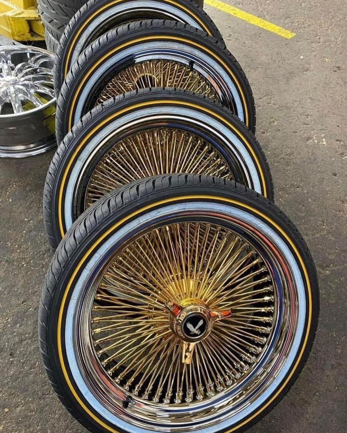 245/40R20 Vogue tires with gold spokes